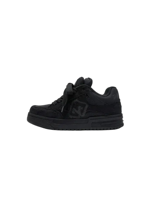 Nova Sneakers